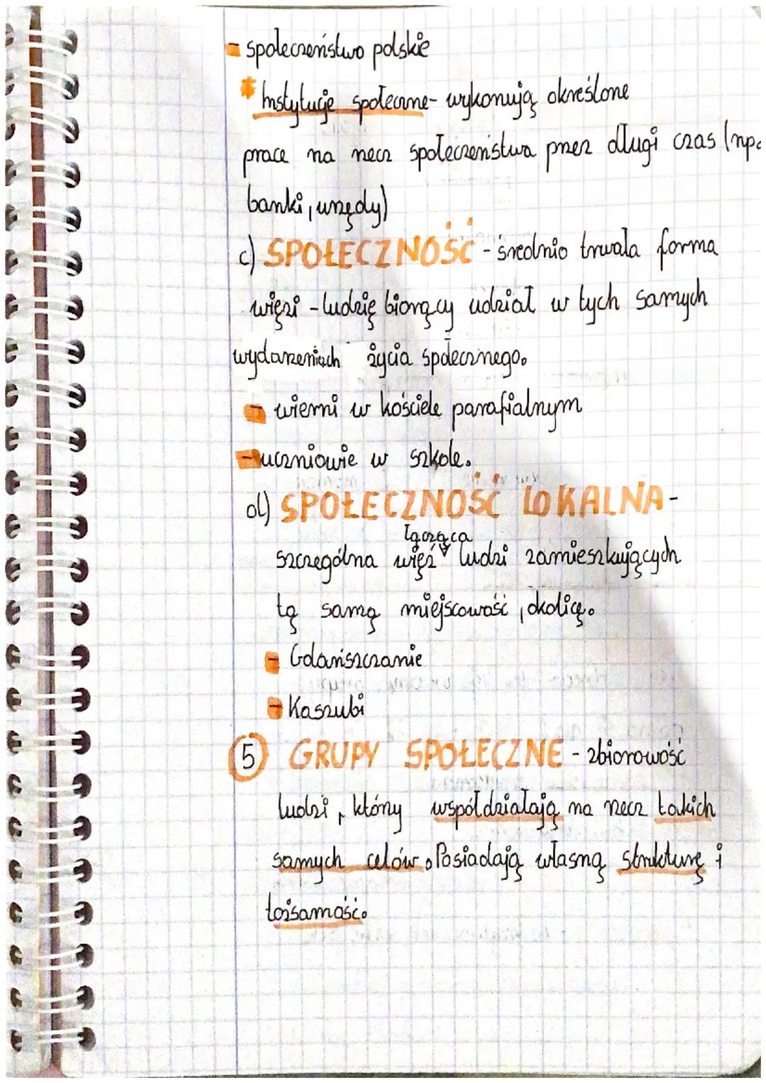 ง
د
3
3
3
e
Lekcja 1
13.09.2021 Temats Głowiek istolą społeczną.
① STATUS SPOŁECZNY-kreślenie miejsca
jednostki w zbiorowości. Dzielimy go n