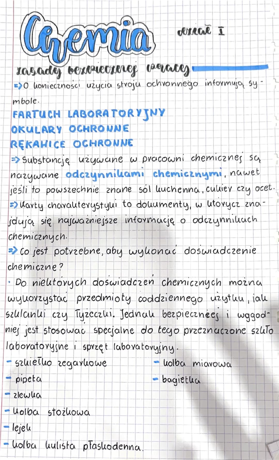Chemia
dreal I
zasady bezerecseres veraces
=>0 konieczności użycia stroju ochronnego informują sy.
mbole.
FARTUCH LABORATORYJNY
OKULARY OCHR