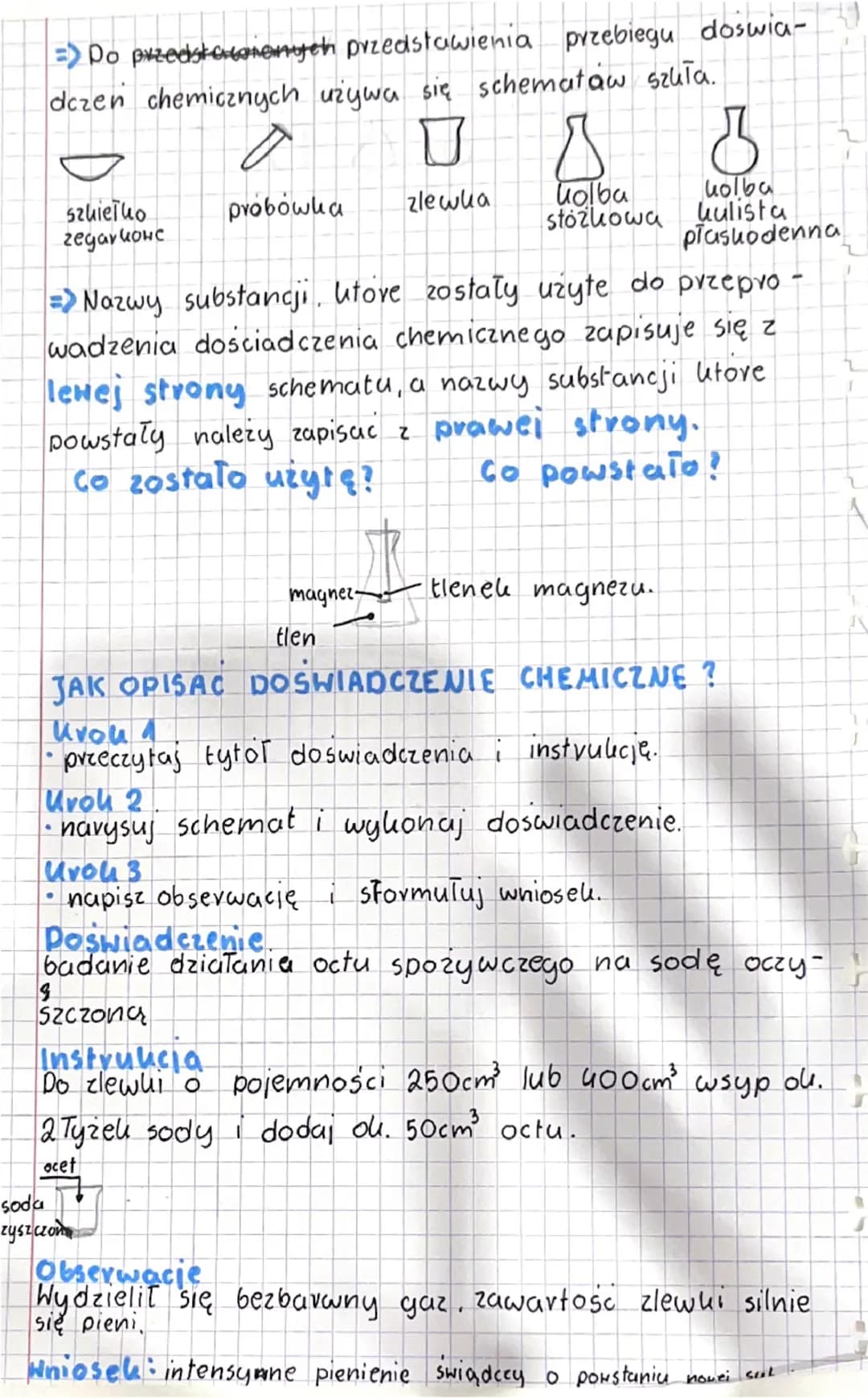 Chemia
dreal I
zasady bezerecseres veraces
=>0 konieczności użycia stroju ochronnego informują sy.
mbole.
FARTUCH LABORATORYJNY
OKULARY OCHR