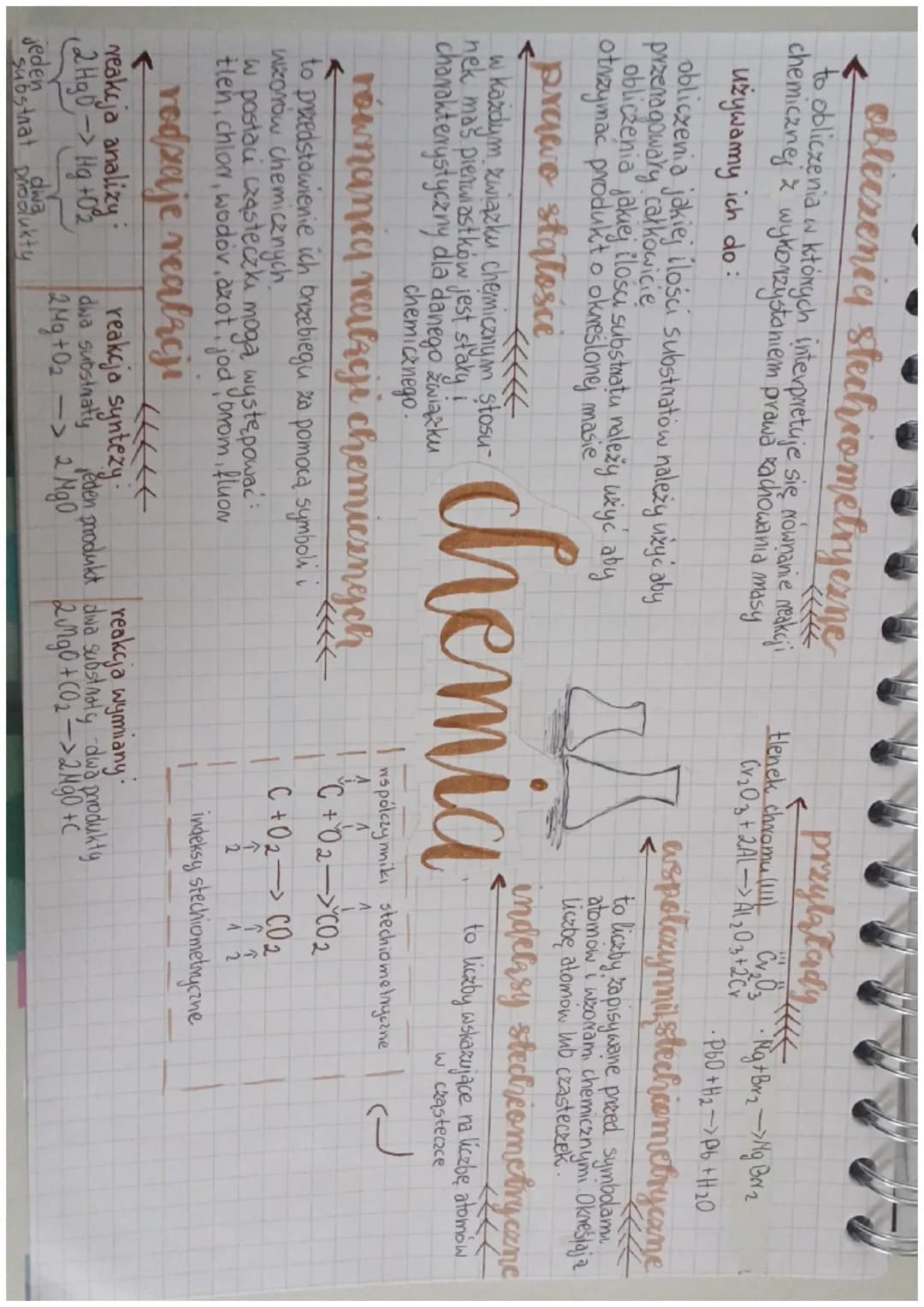 obliczenia stechiometryczne
to obliczenia w których interpretuje się równanie reakcji
chemicznej z wykorzystaniem prawa zachowania masy
używ