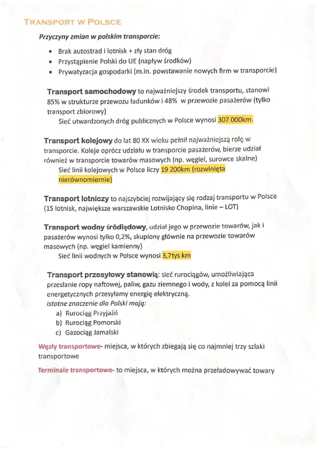 TRANSPORT W POLSCE
Przyczyny zmian w polskim transporcie:
Brak autostrad i lotnisk + zły stan dróg
• Przystąpienie Polski do UE (napływ środ