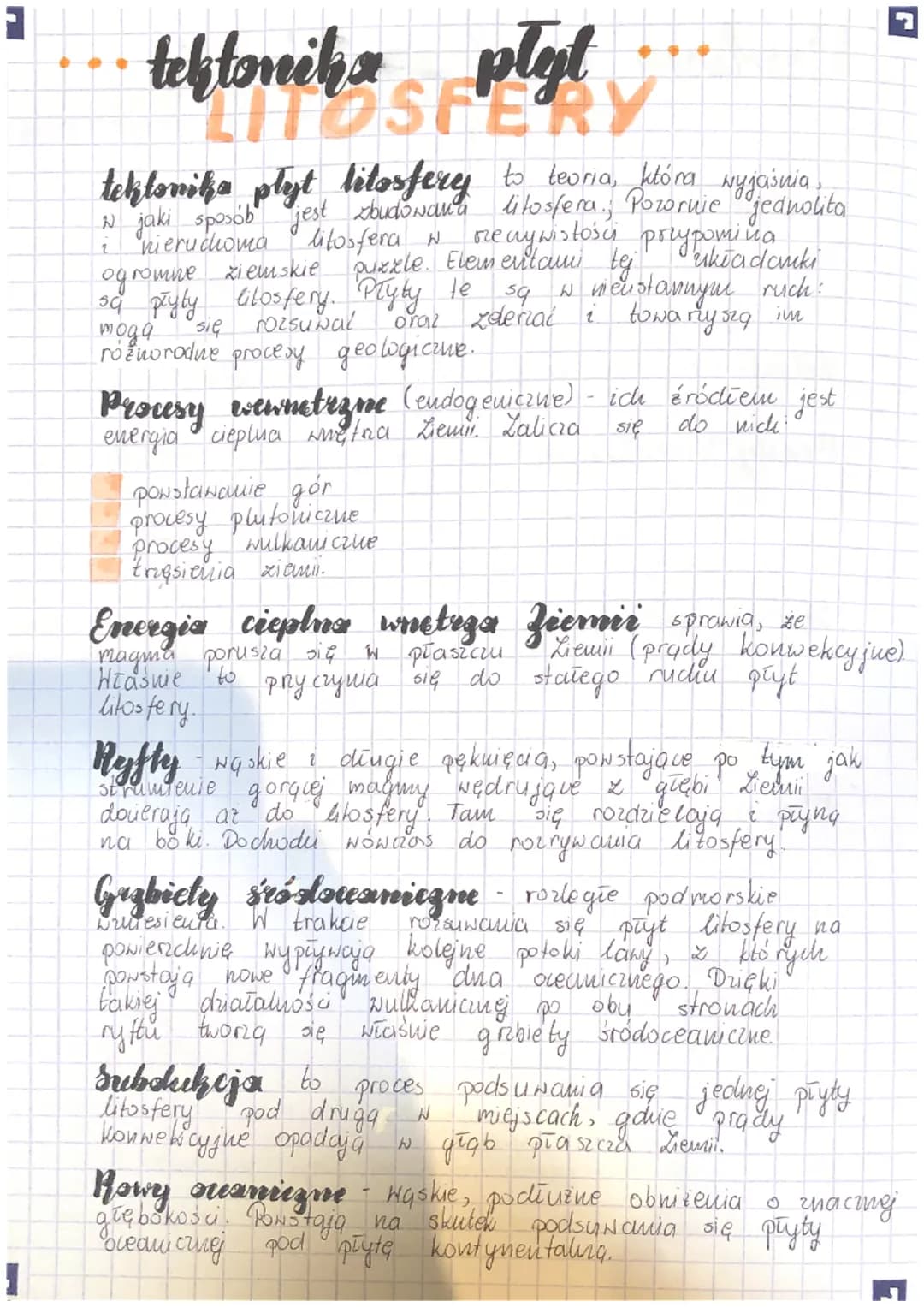 1
plyl
HOSFERY
на
w jaki sposób jest zbudowana
litosfera N
teklomika plyt litosfery to teoria, która wyjaśnia
litosfera. Pozornie
oreczywist