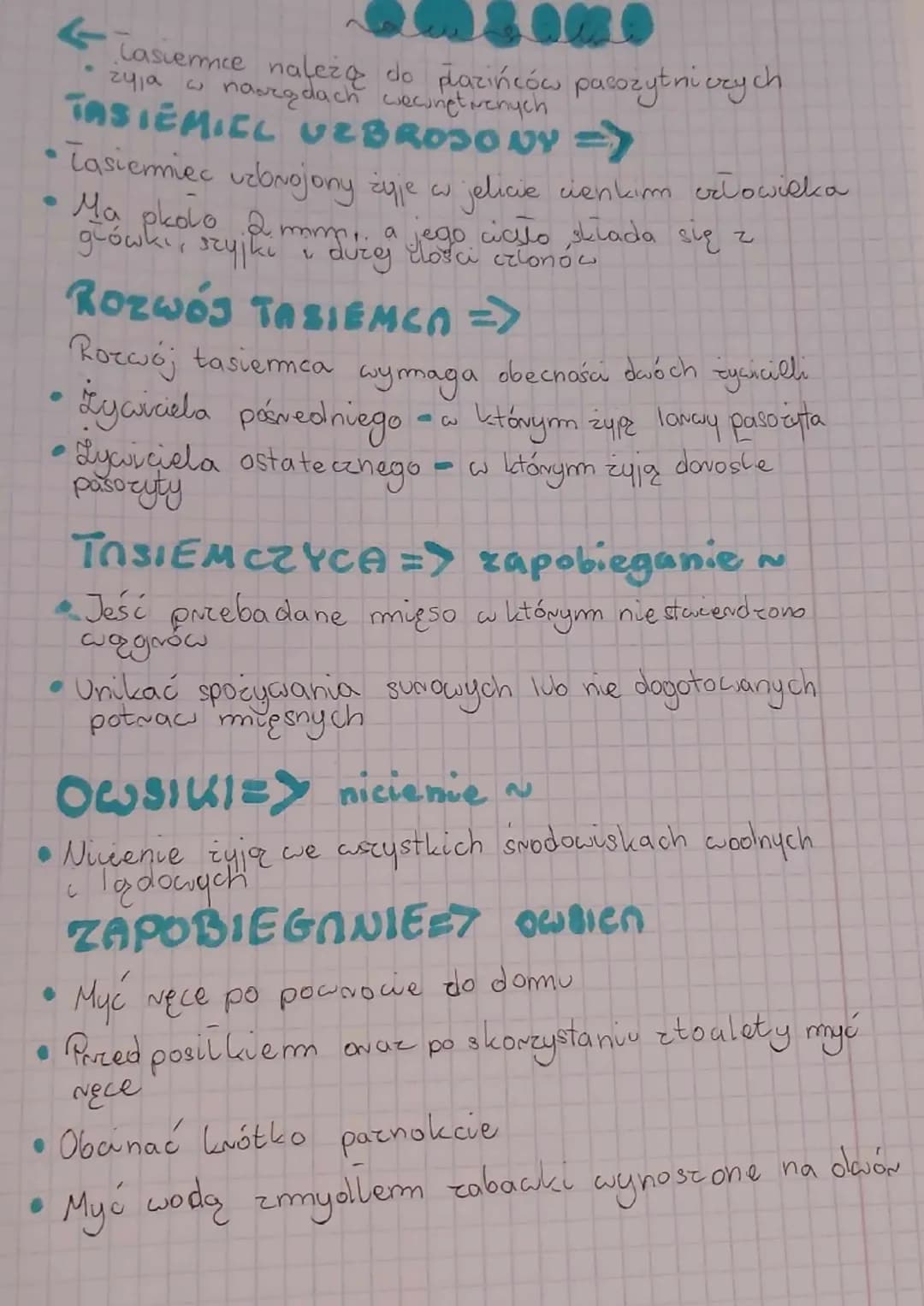 Lastermce należą do plazińców pasożytniczych
zyja w we
TASIEMIEL UZBROJONY =>
•Tasiemiec uzbrojony żyje w jelicie cienkim człowieka
Ma pkolo