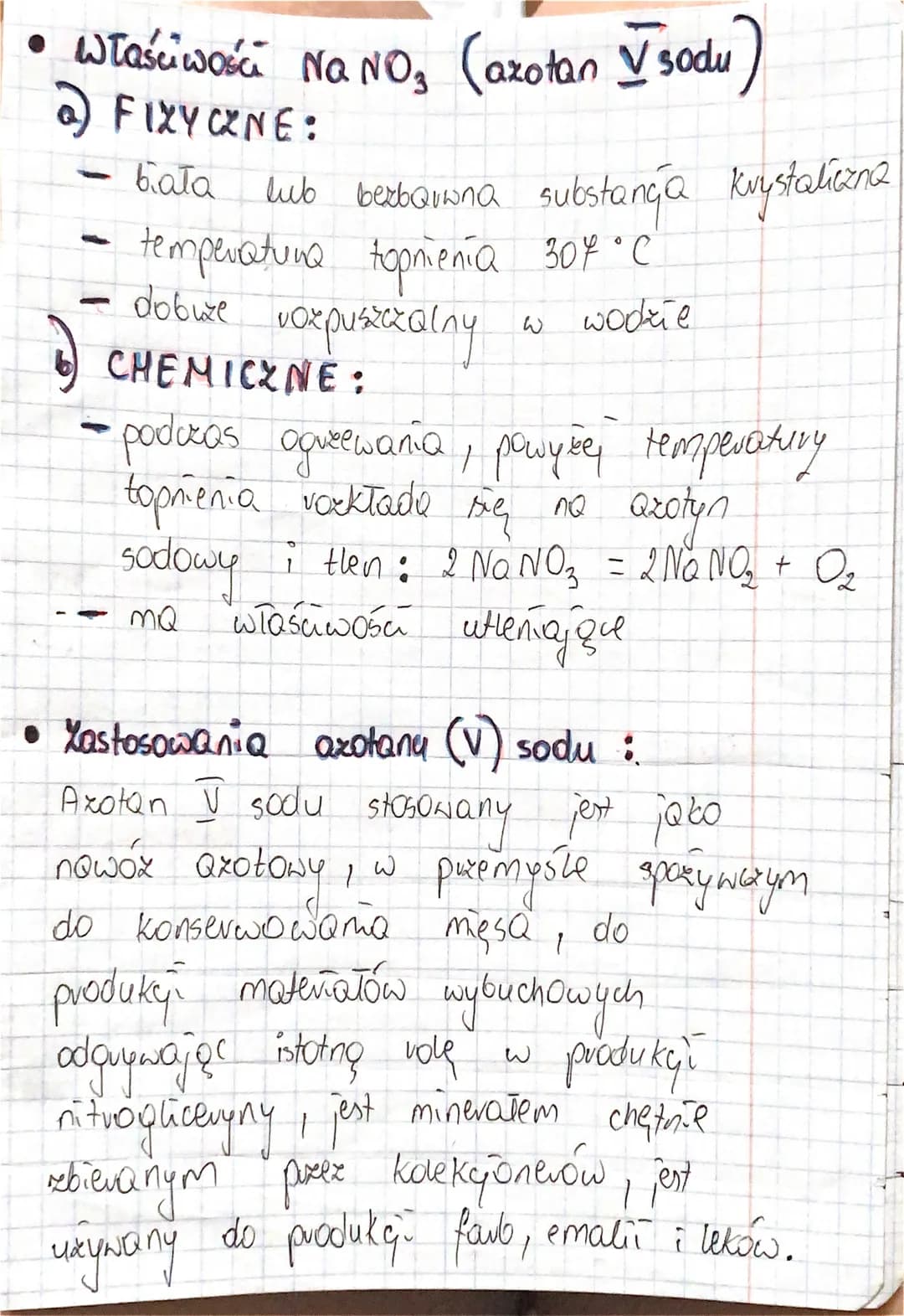 <h2 id="waciwocifizyczneichemicznechlorkusodu">Właściwości fizyczne i chemiczne chlorku sodu</h2>
<p>Chlorek sodu, inaczej sól kuchenna, ma 