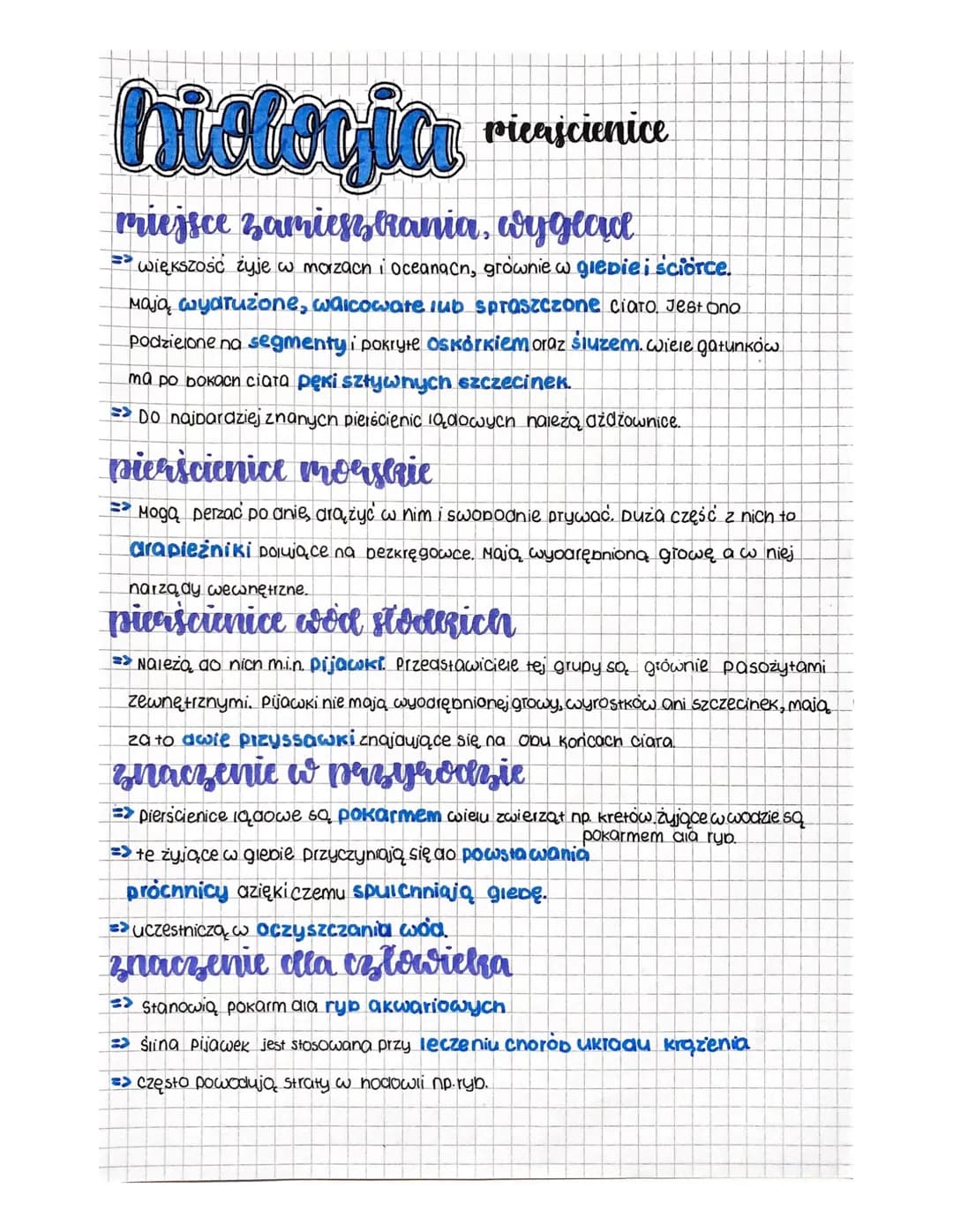 hiologia
picascienice
miejsce zamieszkania, wyglad
=> większość żyje w morzach i oceanacn, grownie w glebie i sciorce.
Mają wydrużone, walco