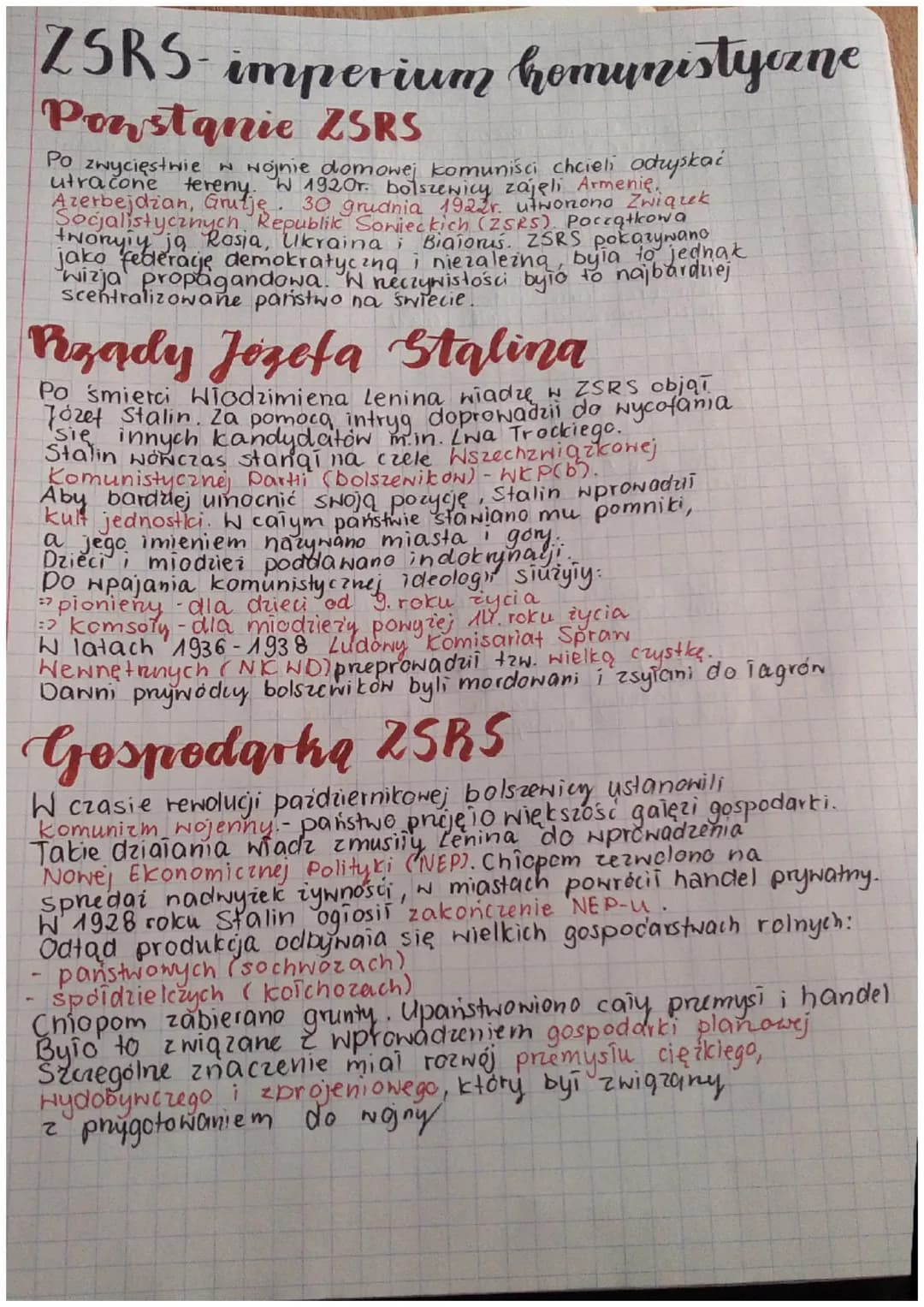 ZSRS- imperium homunislyazne
Powstanie ZSRS
Po zwycięstwie w wojnie domowej komuniści chcieli odzyskać
utracone tereny. W 1920r. bolszewicy 