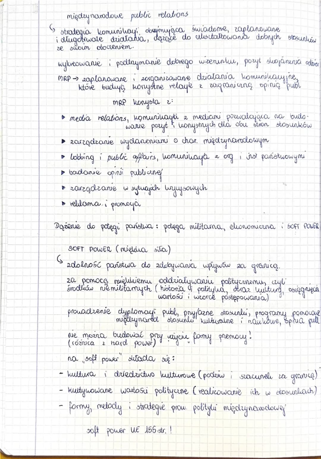 6
międzynarodowe public relations
strategia komuniway: obejmująca świadome, zaplanowane
i długotrwałe działania, dążące do whiształtowania d