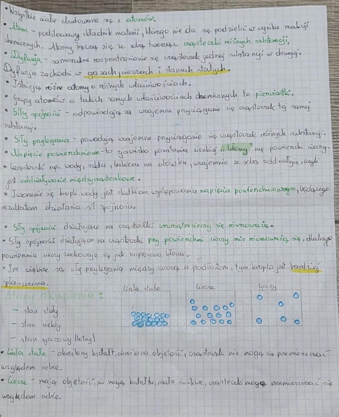 - Wazystkie ciała chudowane xq z atomów.
- Atom- podstawowy składnik materii, którego nie da się podzielić w wyniku reakği
chemicznych. Atom