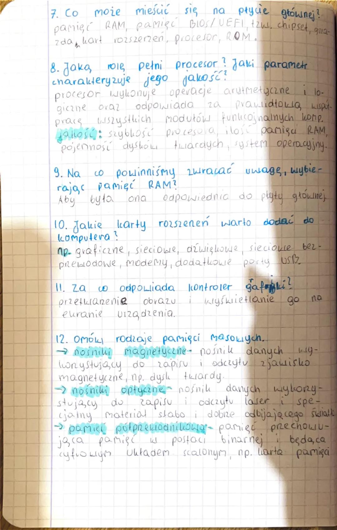 LOGICZNY MODEL I ELE
KOMPUTERA
1. Czym są środki IT? Przedstaw podział
środków IT, podając ich przeznaczenie.
Аплагера
śrdui IT komputery, i