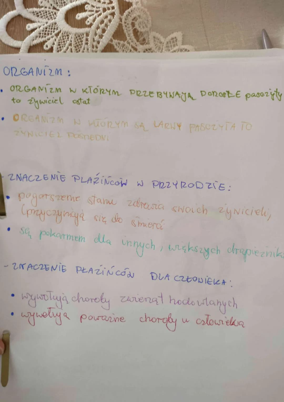 龙
PŁAŹÍNCE
GDZIE ZYYA PŁAZIŃCE I CZYM SĄ?
płazińce iyaw nangdach ewnętrznych
kręgowców!
• zazwyczaj są to pasożyty, najbardavej zhanym
przed