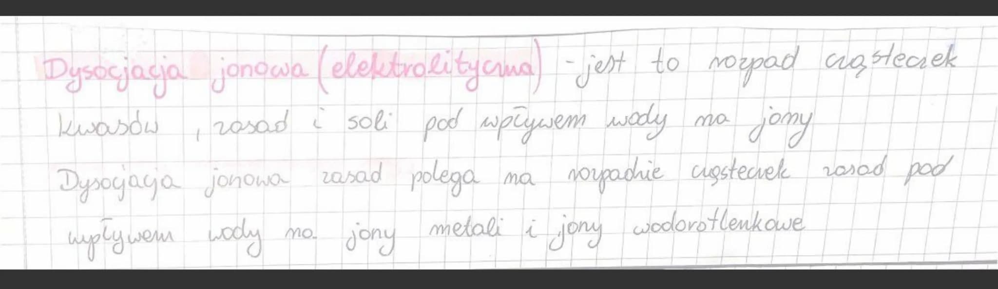 Dysocjacja jonowa (elektrolityczna) -jest to rozpad cząstecick
kwasów
rosad i soli pod wpływem wody
zasad polega
jony
+
Dysocjacja jonowa za