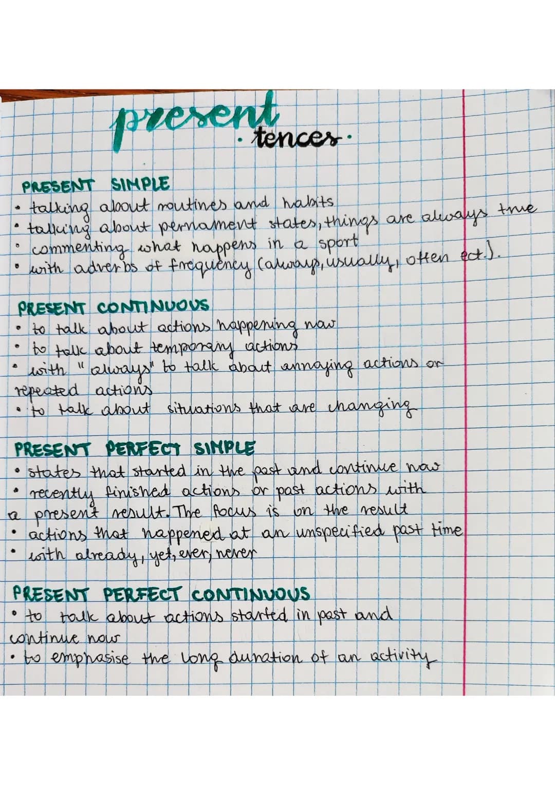 PRESENT SIMPLE
talking
about routines and habits.
• talking about pernament states, things are always true
O
commenting what happens in a sp