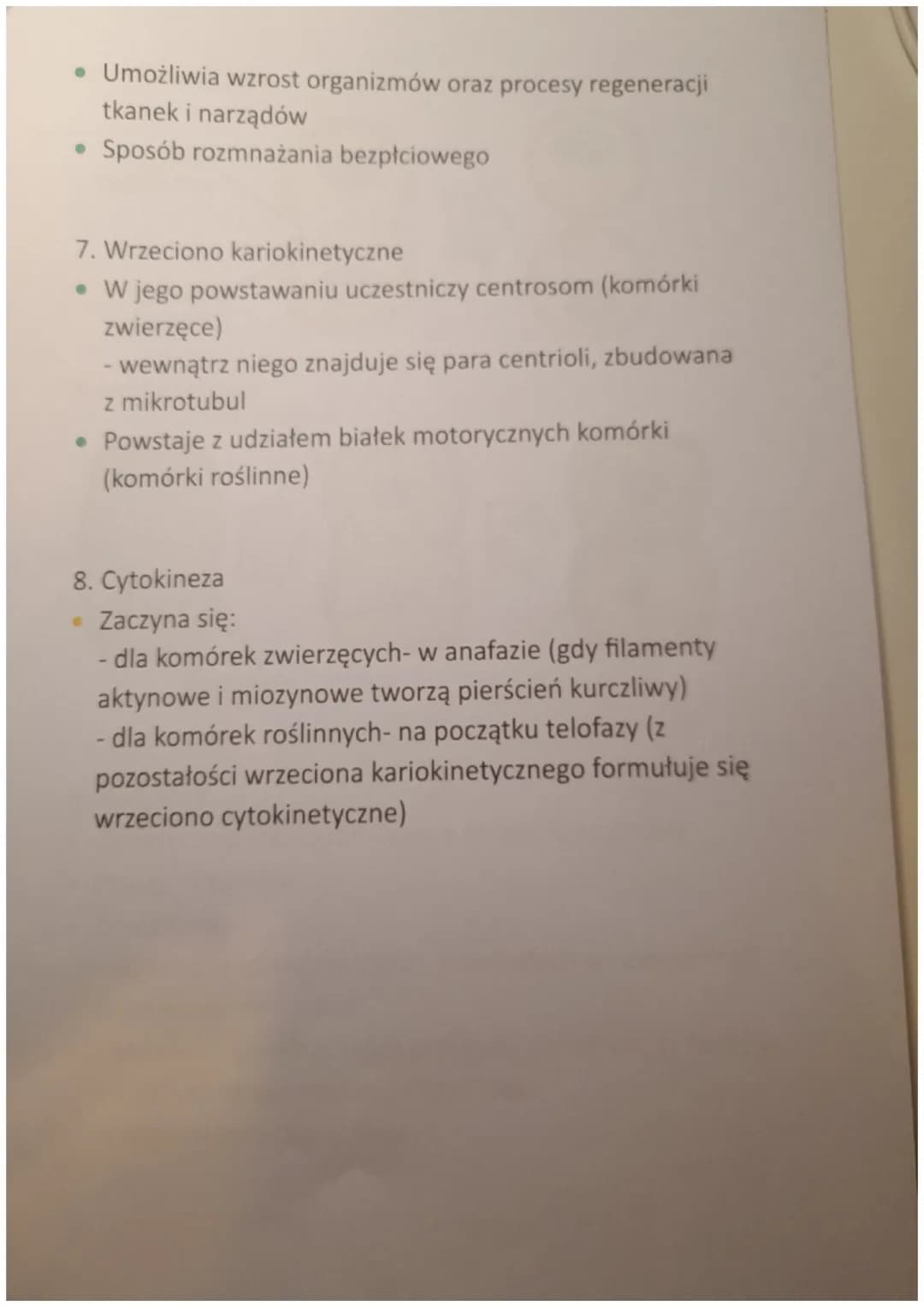 CYKL KOMÓRKOWY. MITOZA
1. Cykl życiowy komórki eukariotycznej
Cykl komórkowy to wszystkie procesy zachodzące od
powstania komórki (w wyniku 