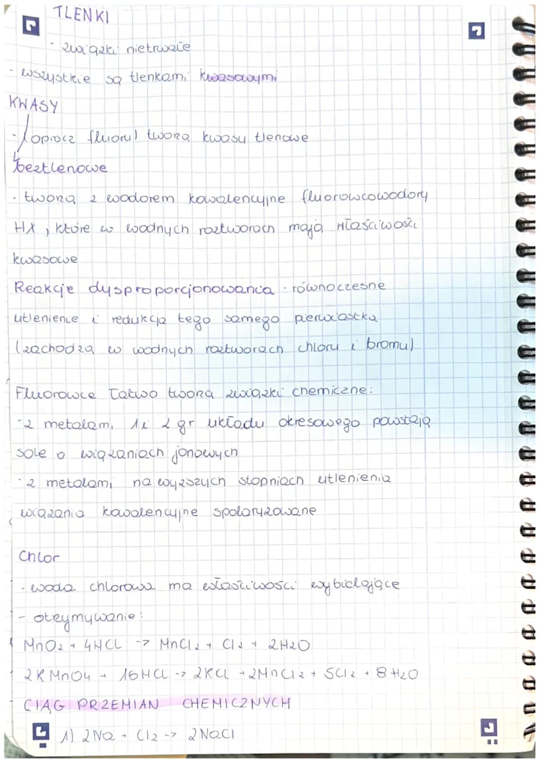 Temat: Fluorowce
FLUOROWCE
- pierwiastki chemiczne 17 grupy likładu okresowego
wystepuja w środowisku w postaci związków
chemicznych - jako 