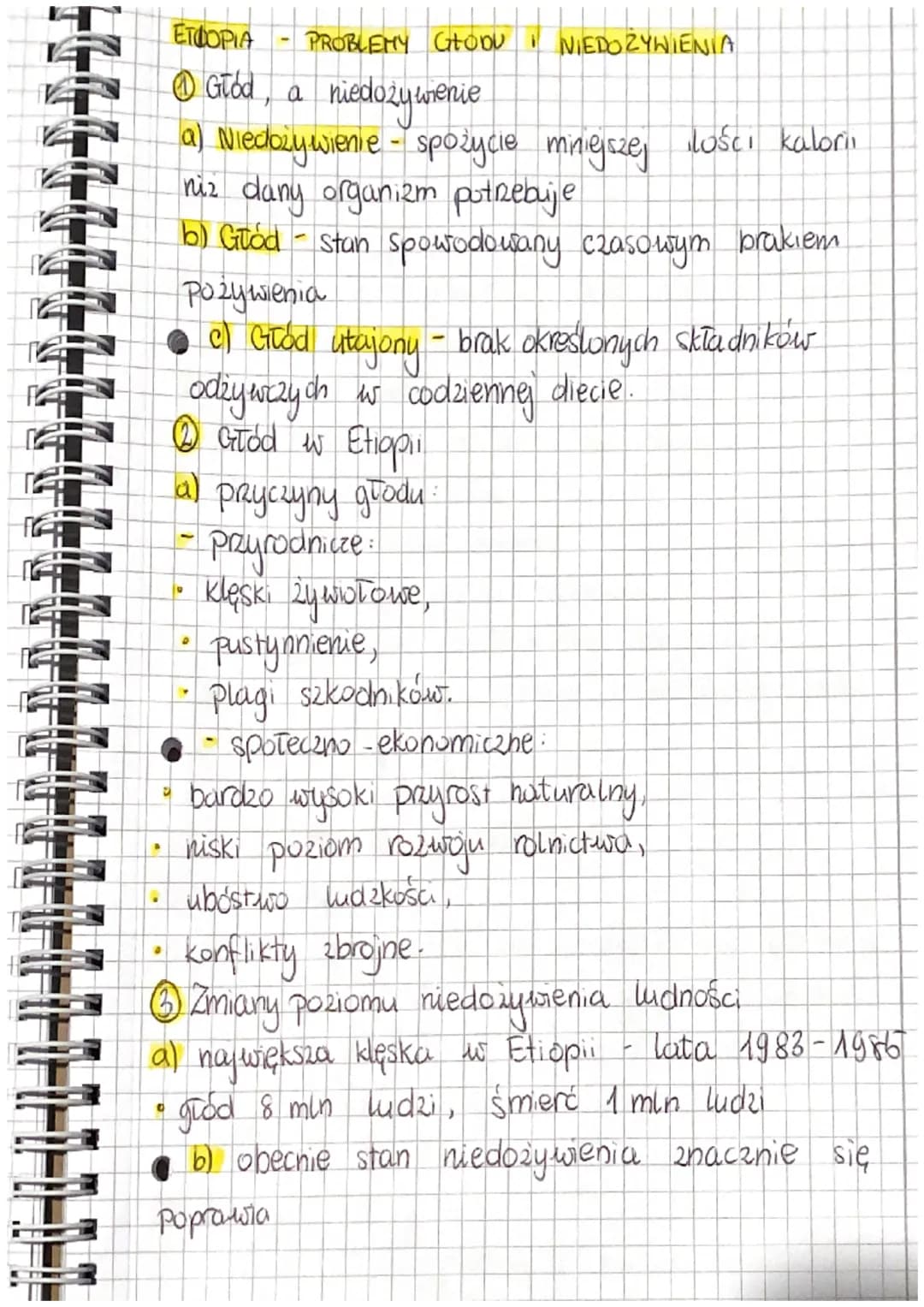 a
ETOOPIA
PROBLEMY GRODU
Ⓒ Głód, a niedożywienie
(a) Niedożywienie - spożycie mniejszej lości kalorii
niz dany organizm potrzebuje
b) Good -