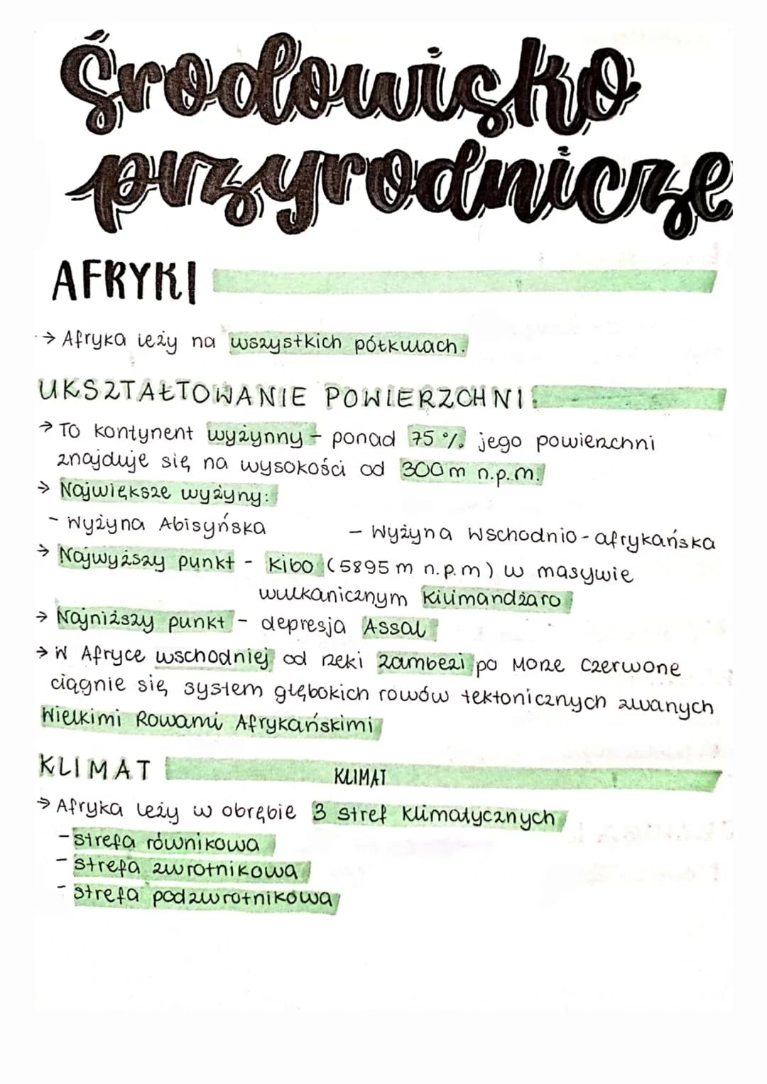 Środowisko
przyrodnicze
AFRYKI
→ Afryka leży na wszystkich pótkwach.
UKSZTAŁTOWANIE POWIERZCHNI
→ To kontynent wyżynny - ponad 75% jego powi