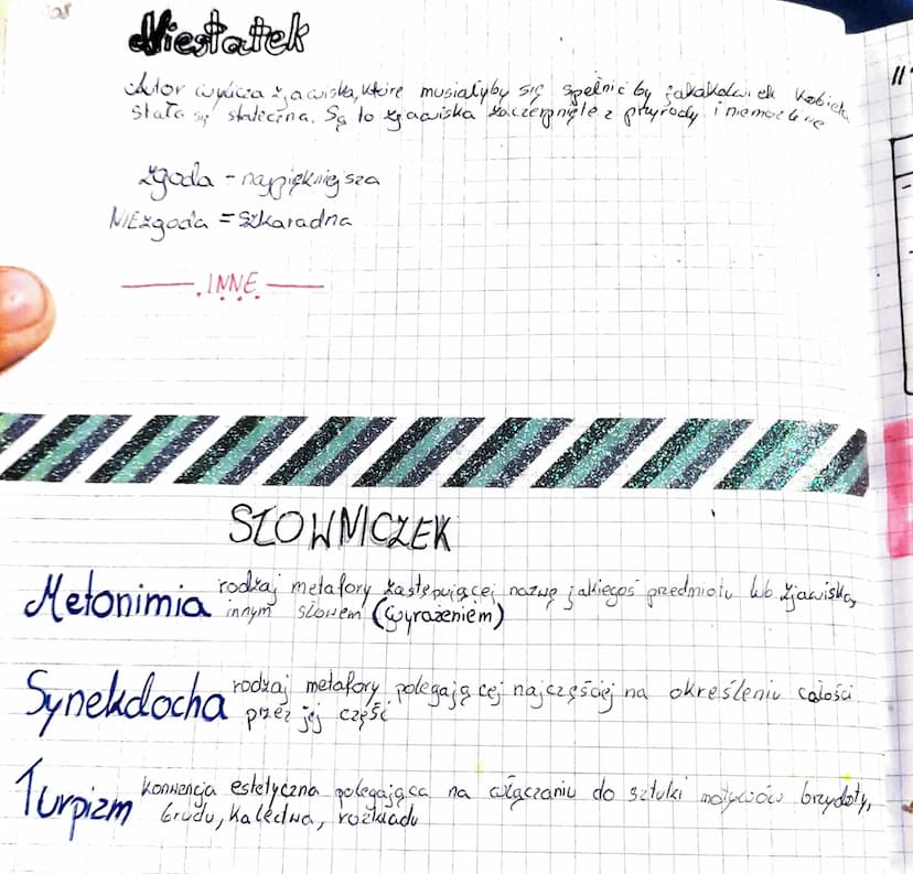 
<p>Nazwa "barocco", które pochodzi od portugalskiego słowa "barroco", oznacza okres lano perli o nieregularnym kształcie. Natomiast w język