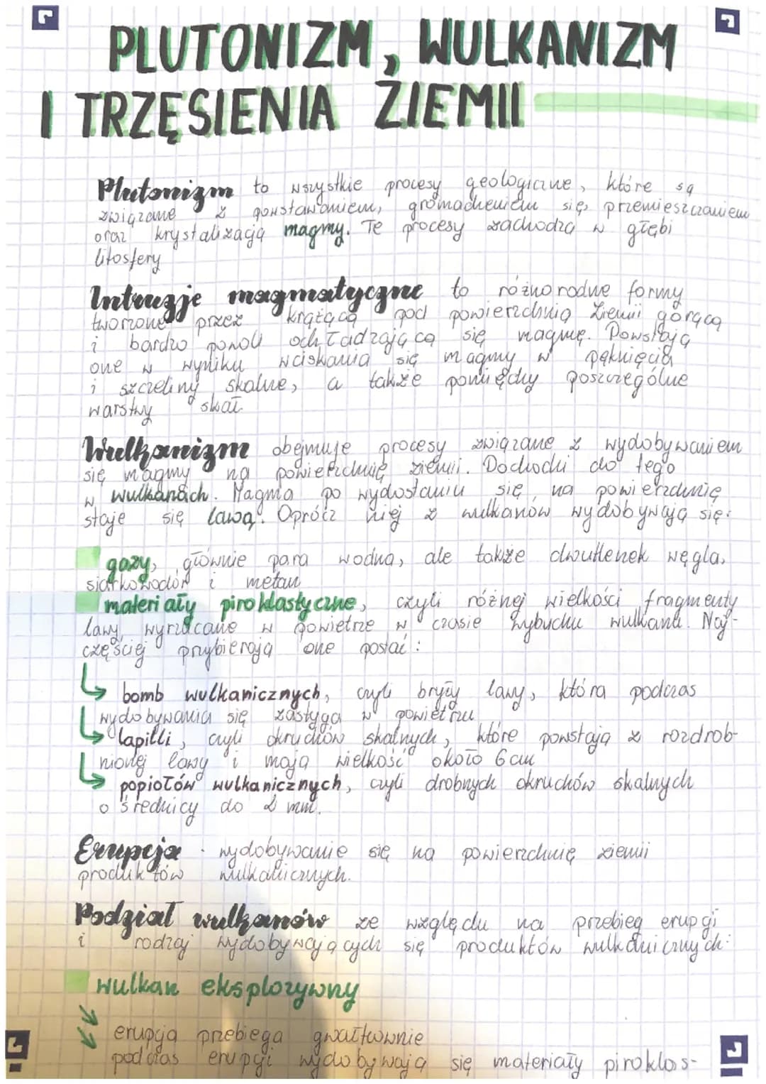 r
PLUTONIZM, WULKANIZM
I TRZĘSIENIA ZIEMIL
Plutonizm to wszystkie procesy geologiczne, które sq
y gonstawaniem, gromacheniem się, przemieszc