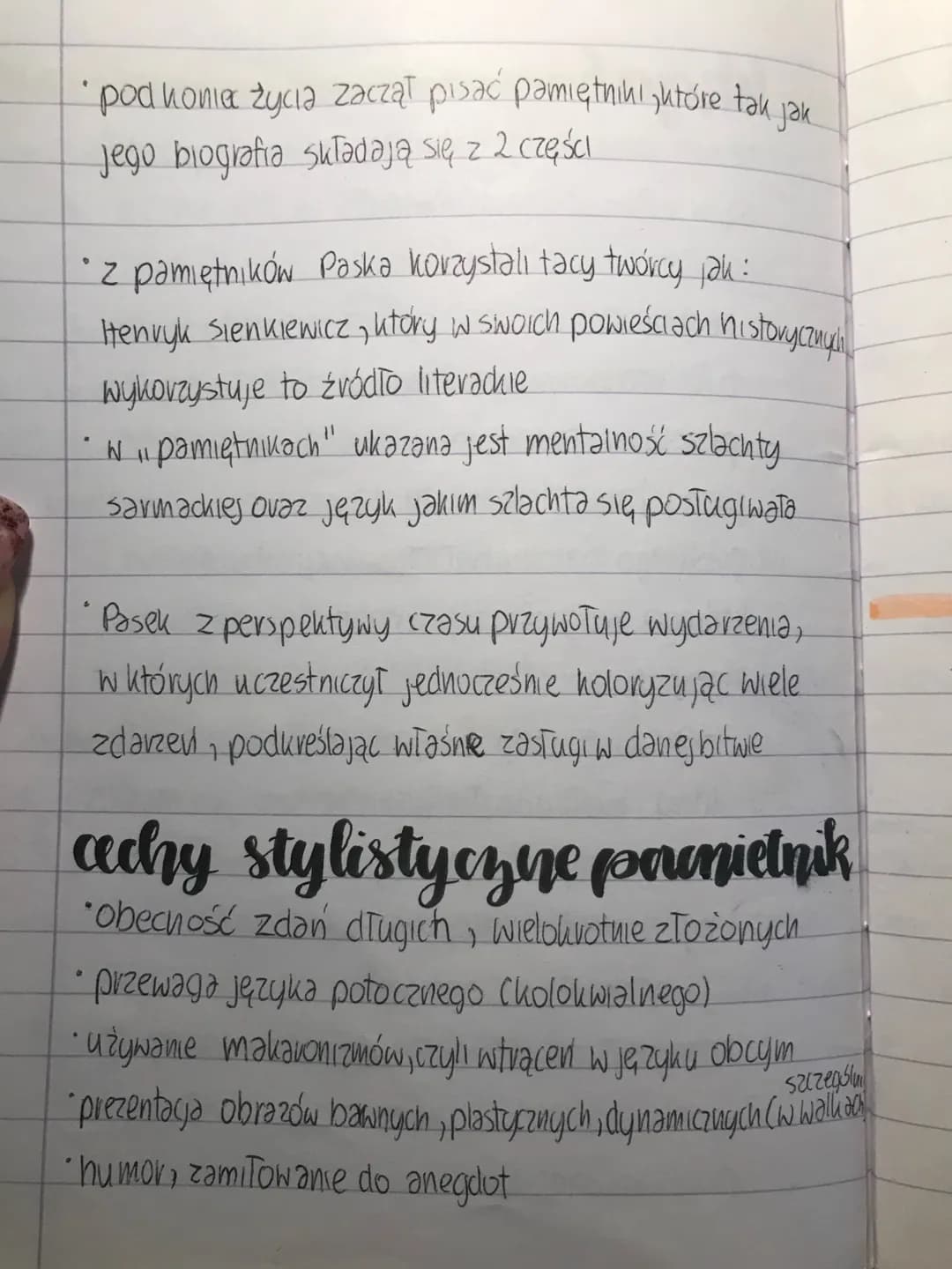 'pod koniec życia zaczął pisać pamiętniki, które tak jak
jego biografia składają się z 2 części
z pamiętników Paska korzystali tacy twórcy j