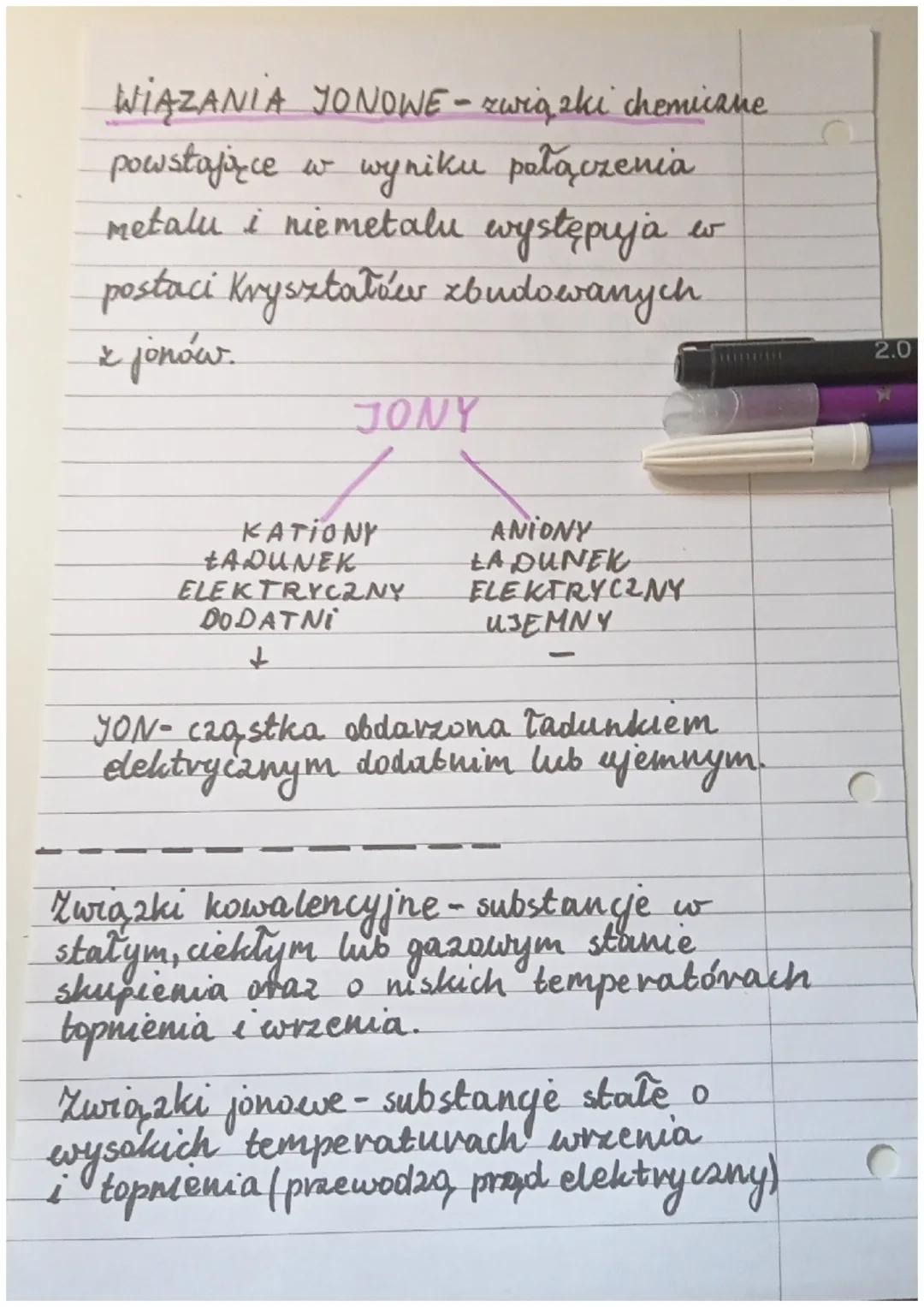 C
# chemia
- Definicje
Wiązanie chemiczne-trwały sposób połączenia
atomów pierwiastków chemicznych dzięki
oddziaływaniom elektronów walencyj