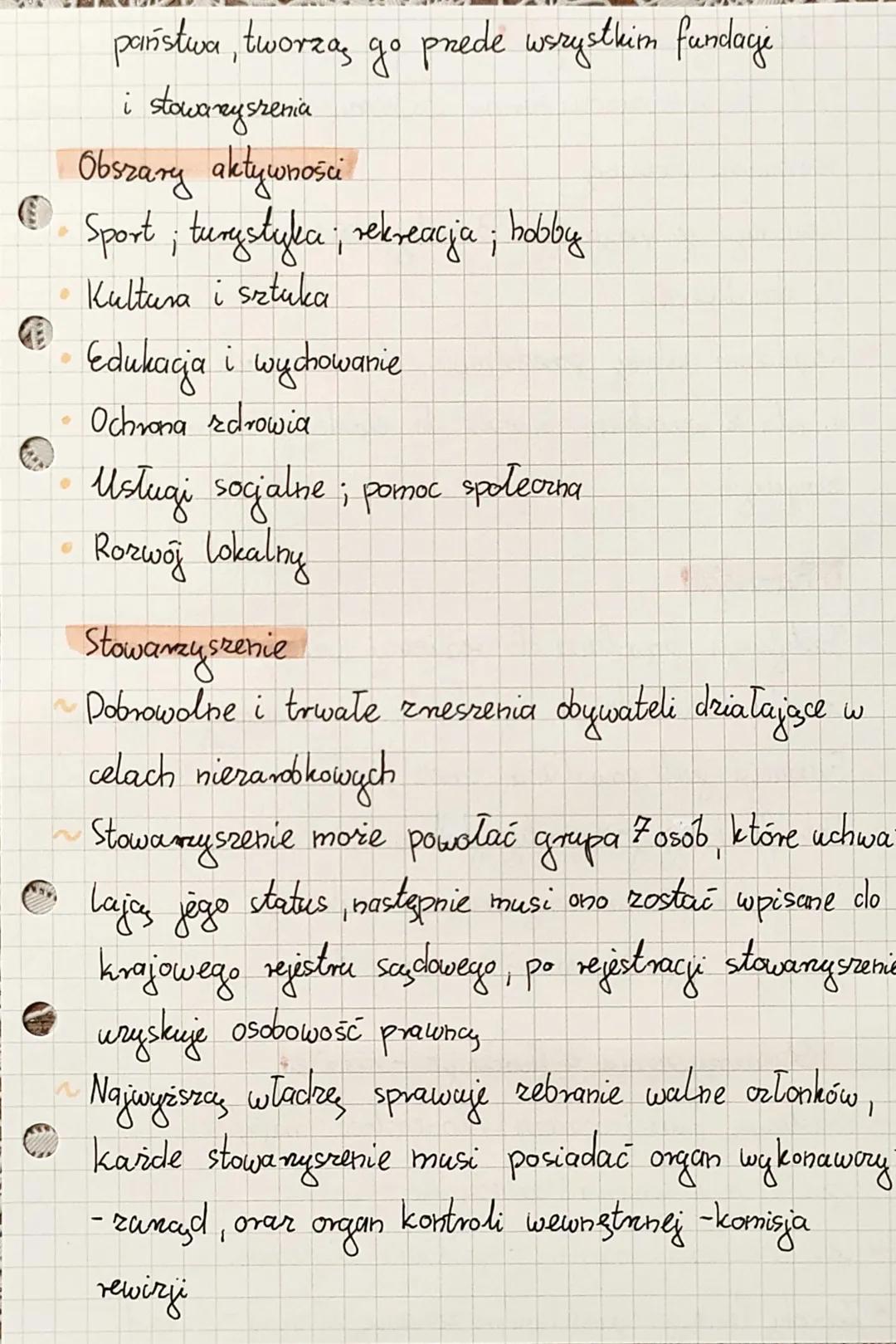 Aktywność obywatelska
1. Społeczeństwo obywatelskie
Społeczeństwo obywatelskie możemy określić jako
zbiovavość, której członkowie działają w