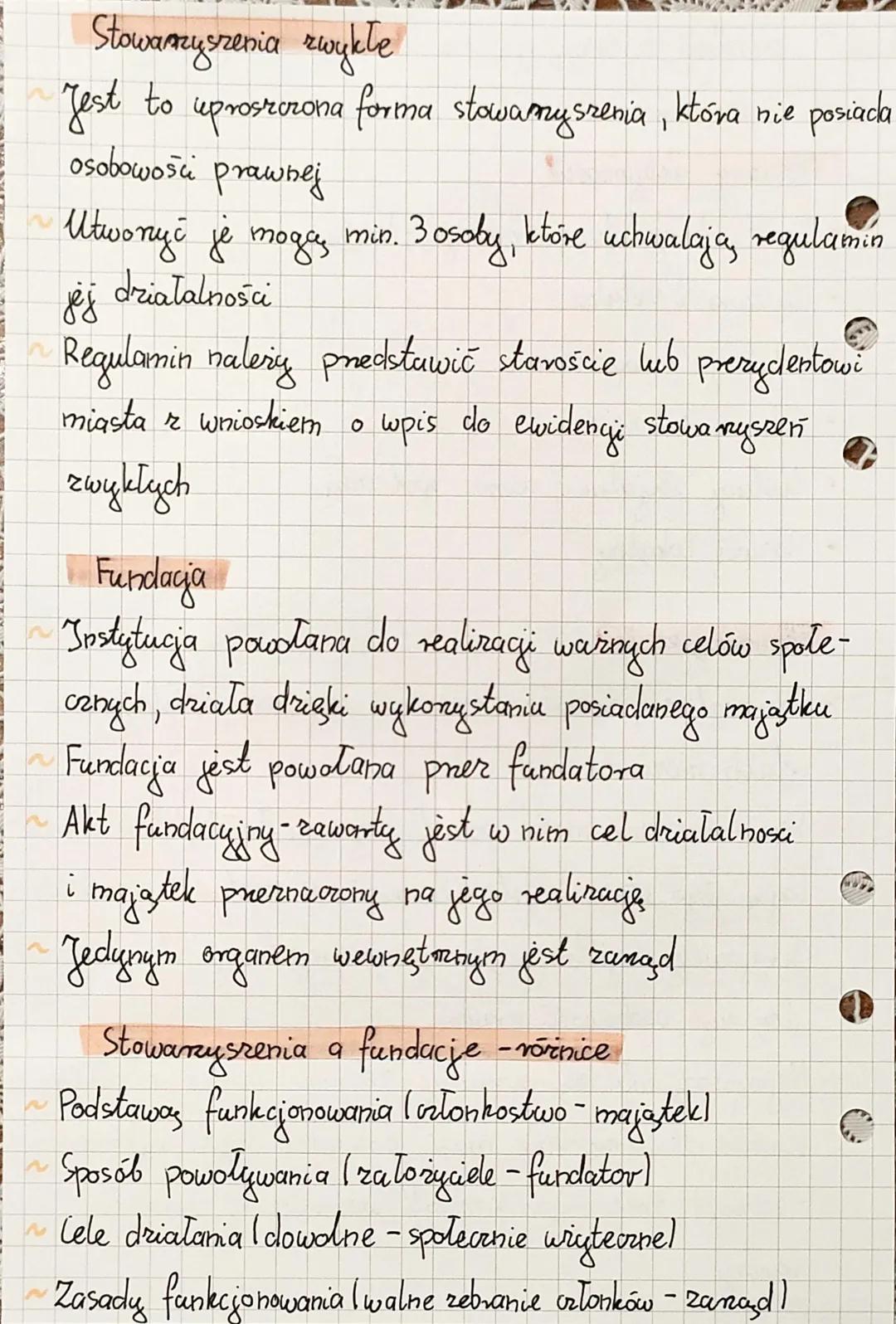 Aktywność obywatelska
1. Społeczeństwo obywatelskie
Społeczeństwo obywatelskie możemy określić jako
zbiovavość, której członkowie działają w