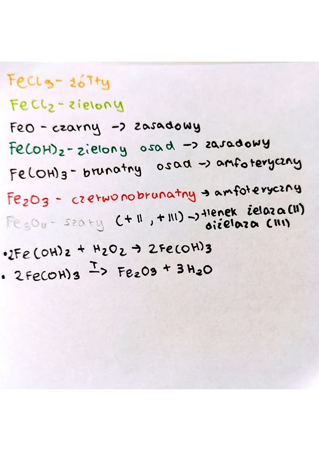 FeCl3-26Tty
FeCl₂-zielony
Feo - czarny -> zasadowy
Fe(OH)₂-zielony osad - zasadowy
Fe(OH)3 - brunatny osad - amfoteryczny
Fe₂O3 - czerwonobr