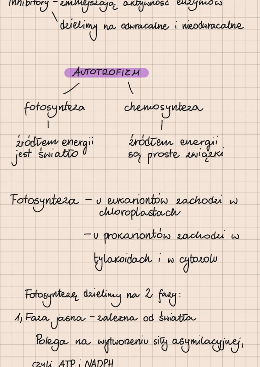 Metabolizm – całość przemian chemicznych
i energetycznych komórki
Anabolizm - reakcje chemiczne, w
2 prostych substratów powstają
których
zw