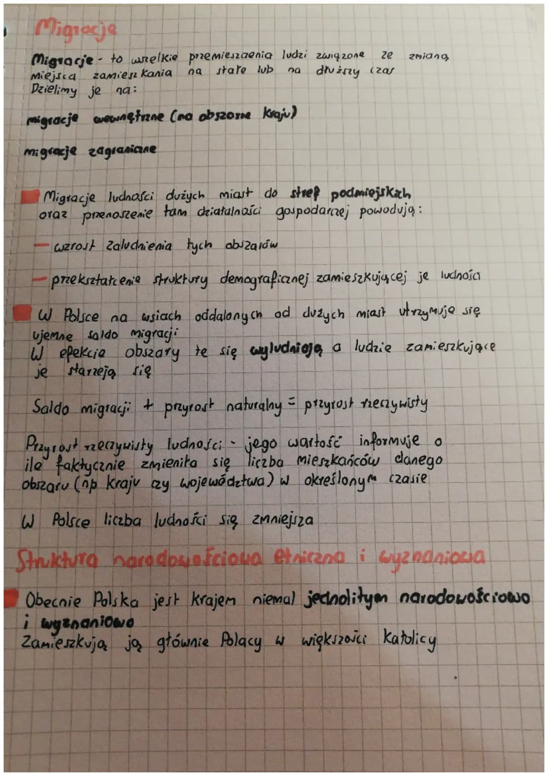 Mapa polityczna Europy podział adminidialysy
Polsk
Lydność
8
urbanizazja
W Polsce obowiązuje trójstopniowy podział terytorialny na
województ