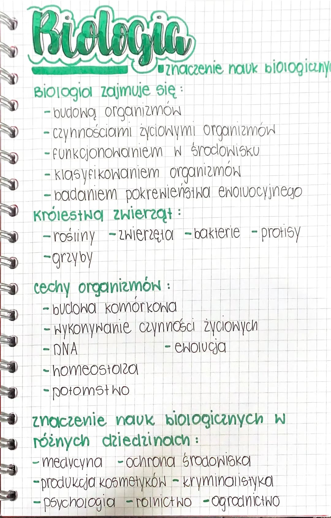 Biologia
Biologia zajmuje się:
- budową organizmów
- czynnościami życiowymi organizmów
- funkcjonowaniem w środowisku.
- klasyfikowaniem org