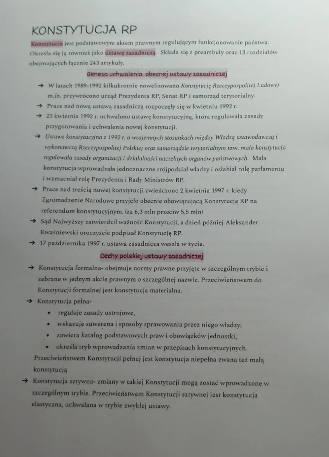 KONSTYTUCJA RP
Konstytucja jest podstawowym aktem prawnym regulującym funkcjonowanie państwa.
Określa się ją również jako ustawę zasadniczą.