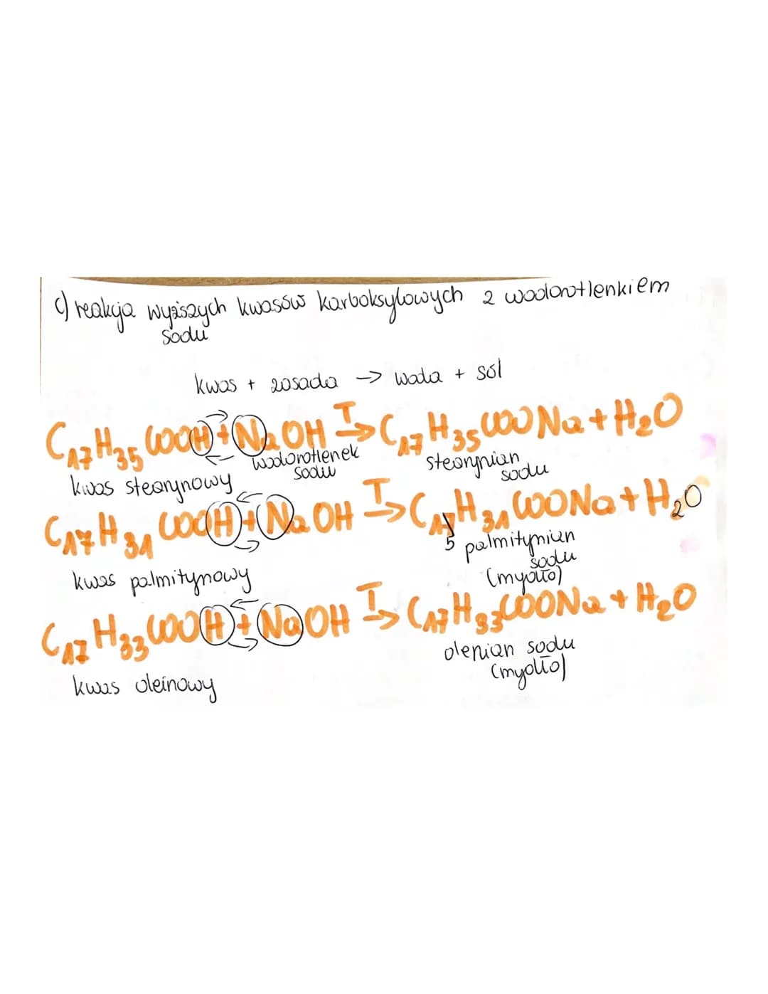 
<h2 id="wstp">Wstęp</h2>
<p>Kwasy karboksylowe to organiczne związki chemiczne, które zawierają grupę karboksylową (-COOH). W zależności od
