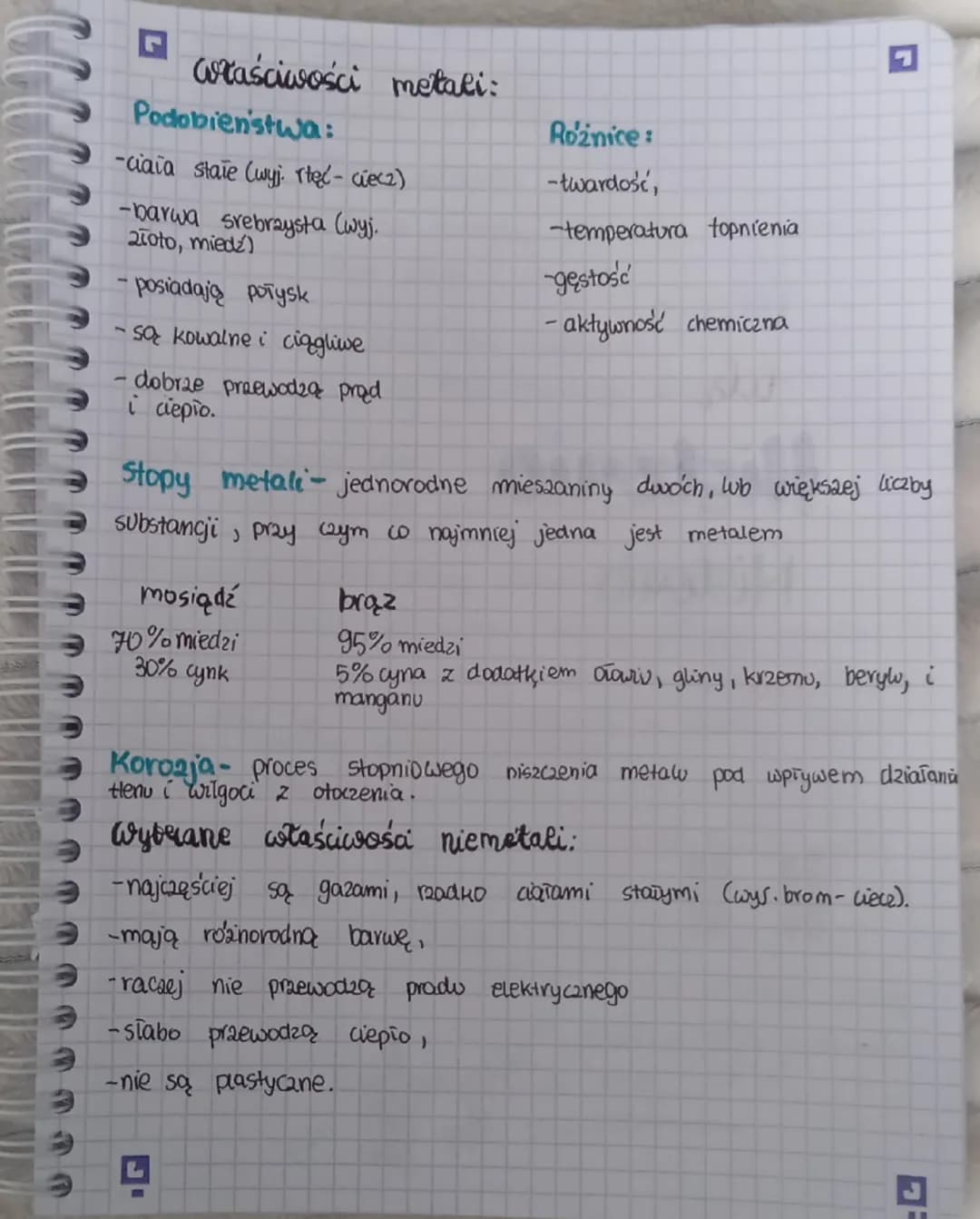 G
Chemia
Substancja-fragment materü • Określonych właściwościach fizycznych i
chemicanych
Materia wszystko to, co nas otacza
Substancje
pros