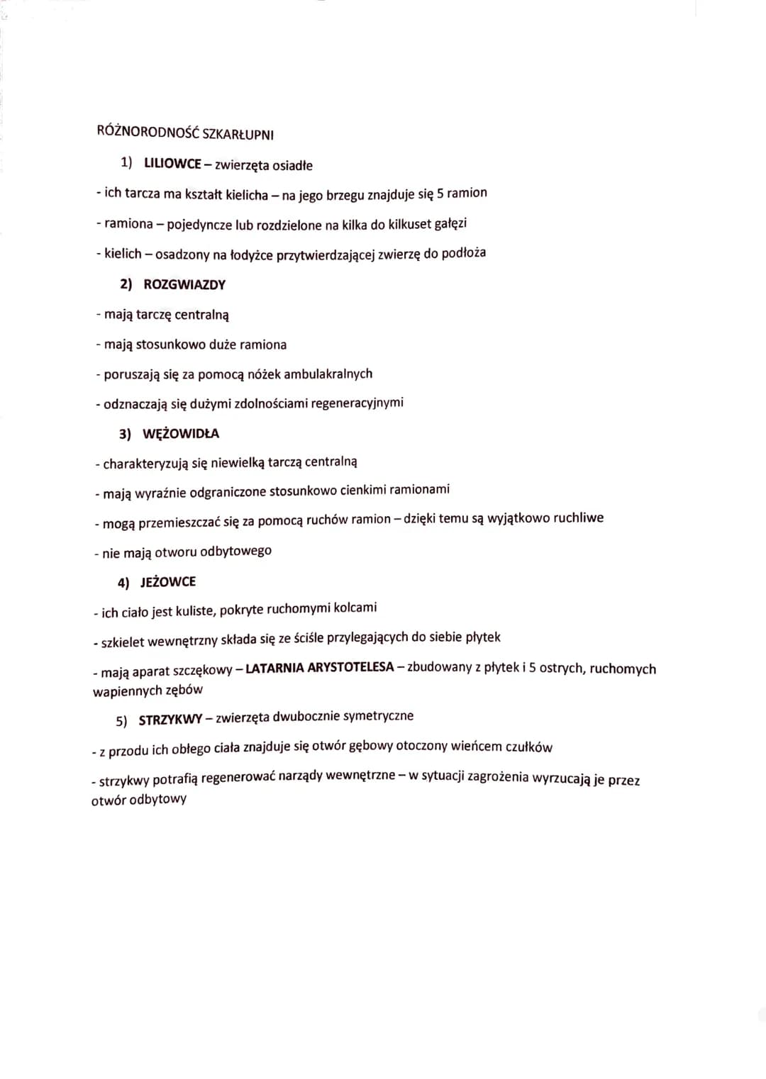 SZKARŁUPNIE - BEZKRĘGOWE ZWIERZĘTA WTÓROUSTE
- zwierzęta wyłącznie morskie
- zasiedlają zarówno wody przybrzeżne jak i głębinowe
- większość