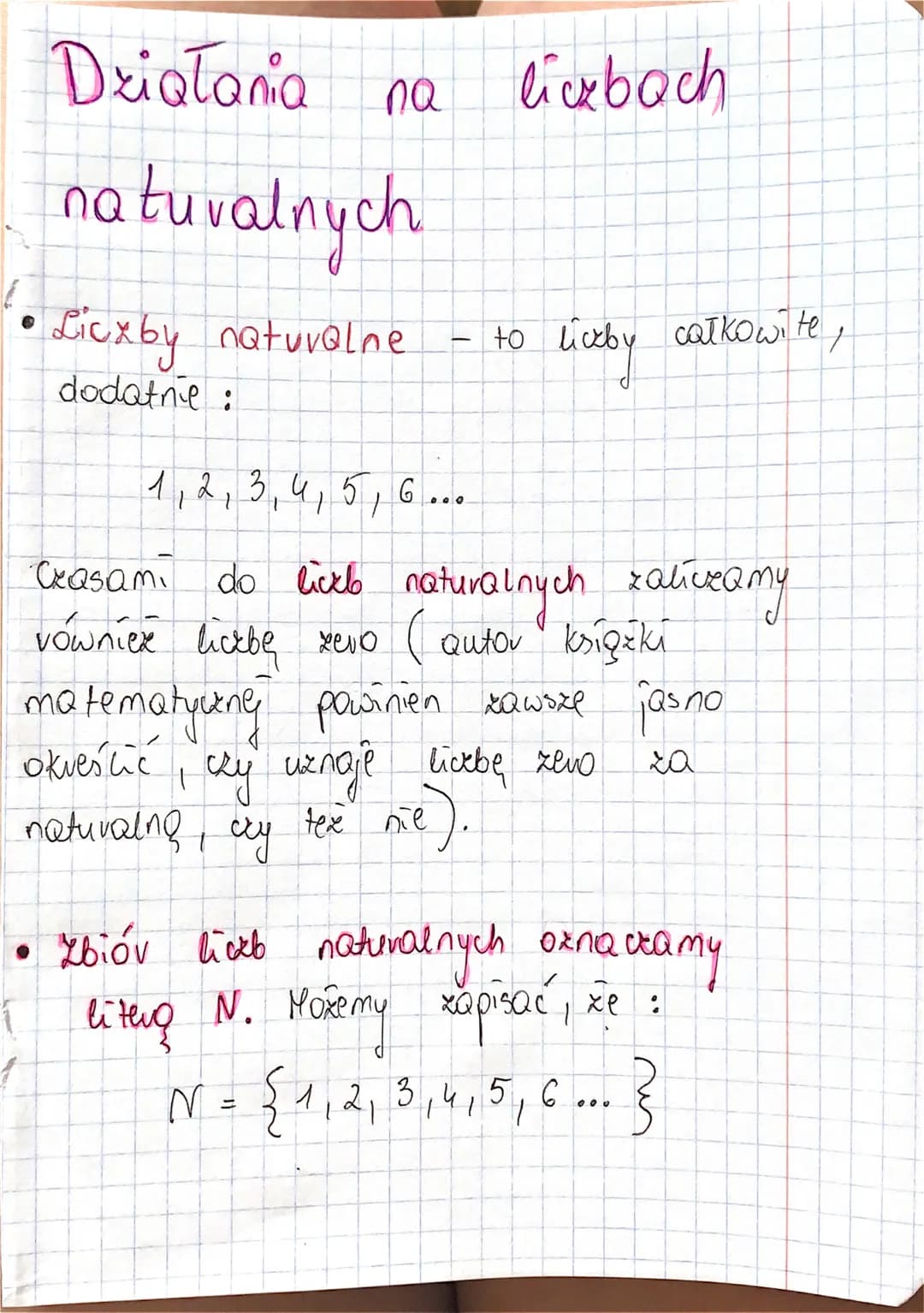 Działania
naturalnych
• Licxby naturalne
dodatne:
nQ
-
liczbach
to
liceby całkowite,
1, 2, 3, 4, 5, G...
Ceasami do lickbo naturalnych zalic