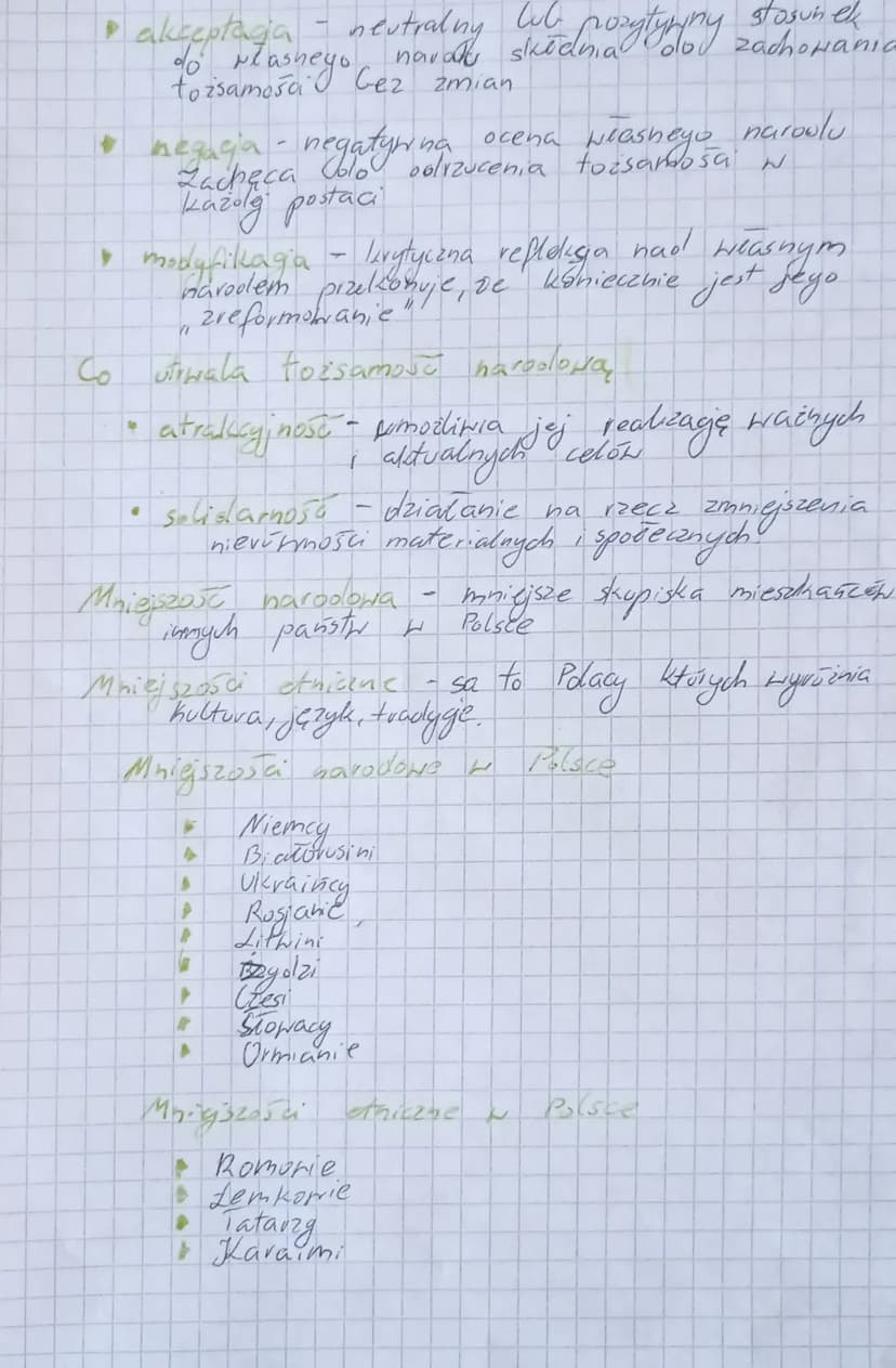 Narod i mniejszości narodowe
(1-3 tematy)
Narool - historycznie uksztaitowana ispölnota katöra:
oznacza się własną nazwra, historią. językie