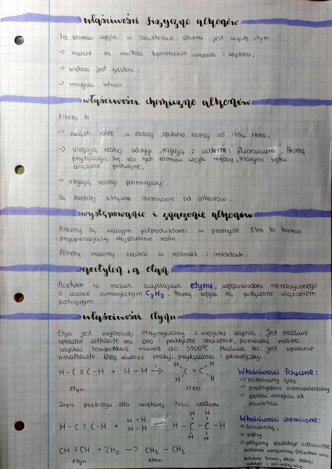 Weglowodory
węgiel w przyrodzie
Występuje w postaci wolnej niezwiązanej - jako pierwiastek
w postaci mniej lub bardziej skomplikowanych zwią