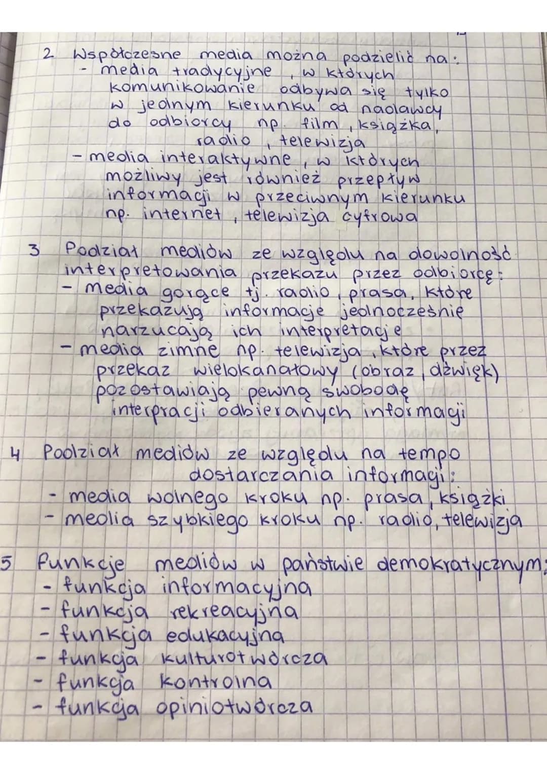 3
2 Współczesne media można podzielić na:
media tradycyjne
w których
komunikowanie. odbywa się tylko
w jednym kierunku od naolaway
do odbior