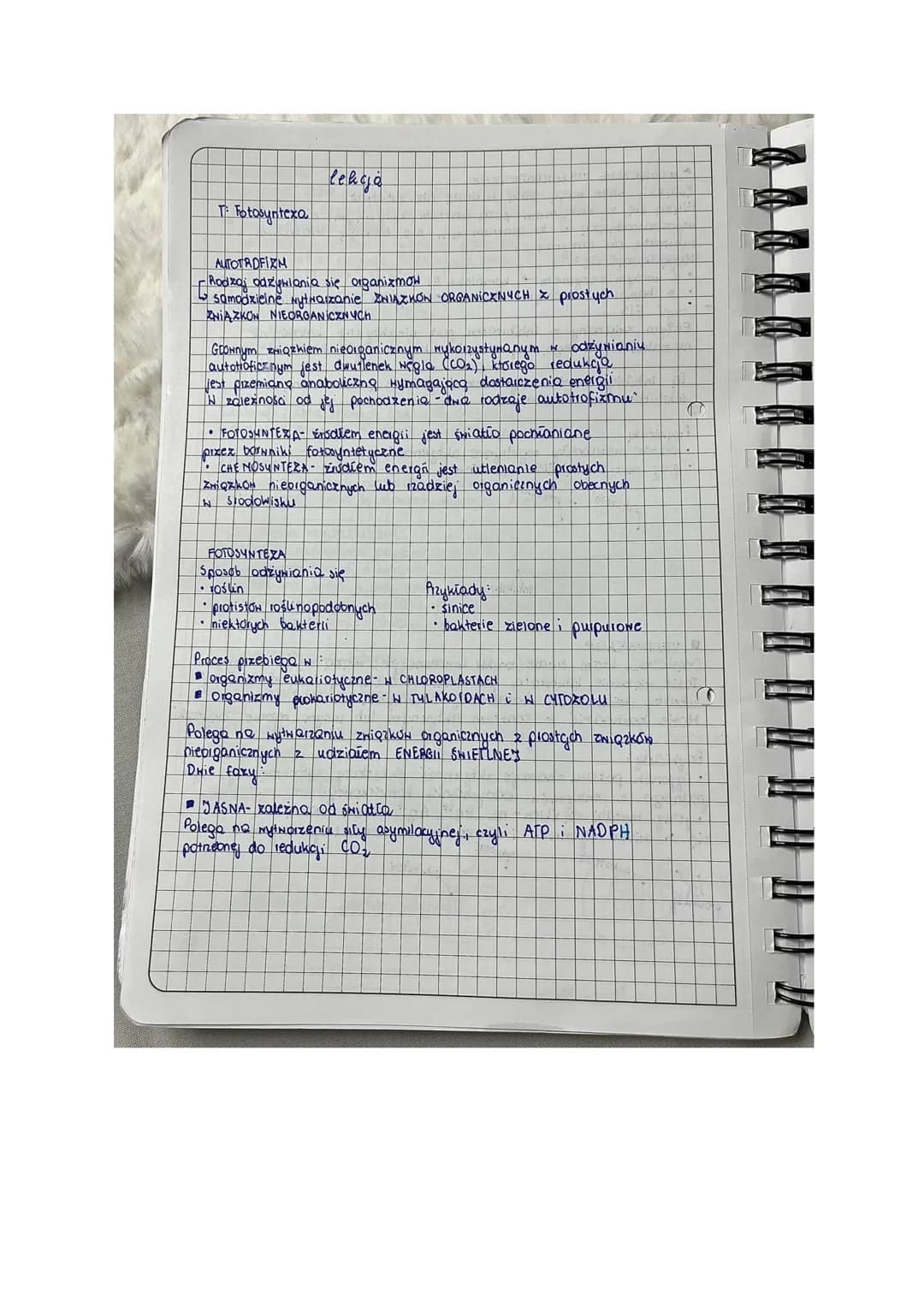 T Fotosyntexa
lekga
AUTOTROFIXM
[Rodzaj odzywiania się organizmow
Samodzielne wytwarzanie ZNIAZKON ORGANICZNYCH Z prostych
ZNIAZKON NIEORGAN