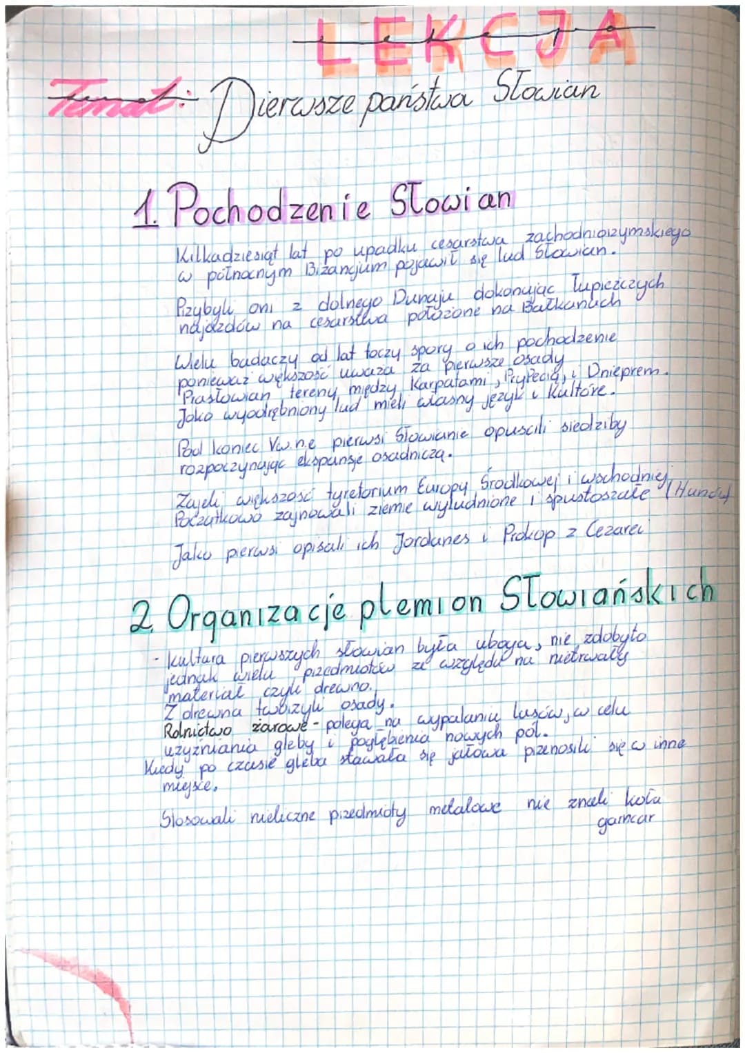 LEKCJA
Format: Dierwsze państwa Stawian
1. Pochodzenie Słowian
Kilkadziesiąt lat po upadku cesarstwa zachodnioizymskiego
w północnym Bizancj