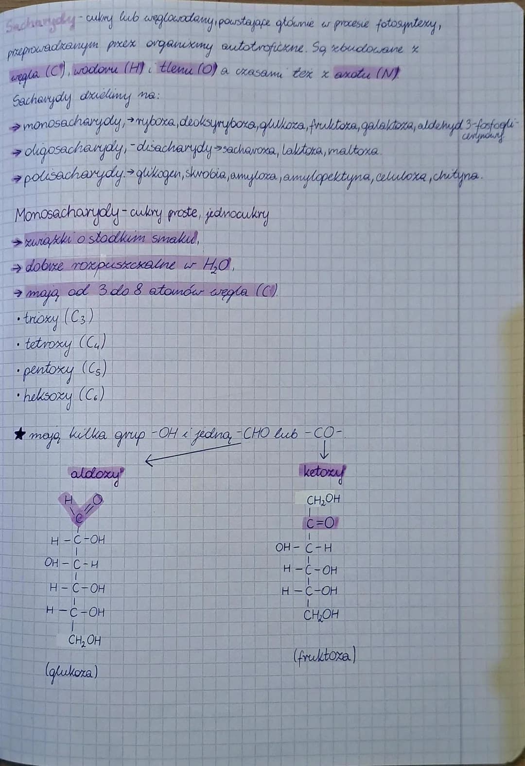 Sacharydy-cukry lub węglowodany, powstajape głównie w procesie fotosyntexy,
przeprowadzanym pixex organizmy autotrofickne. Są zbudowane x
we