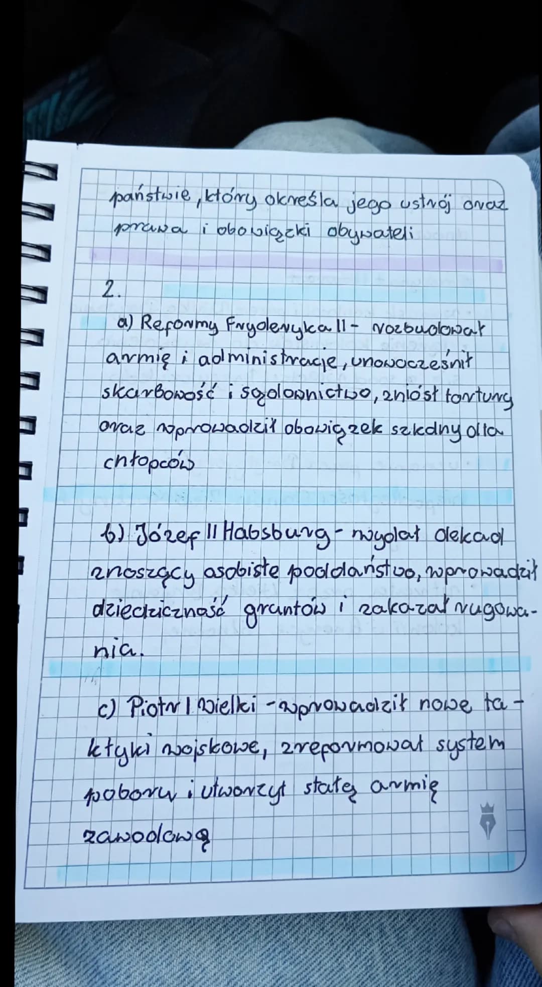 #  

Rozdział 4

1. pojęcia

- absolutym - forma ustroju, w którym
monarcha ma pełnię władzy w pań-
stwie. Ustrój prawa, którym
nie podlega 
