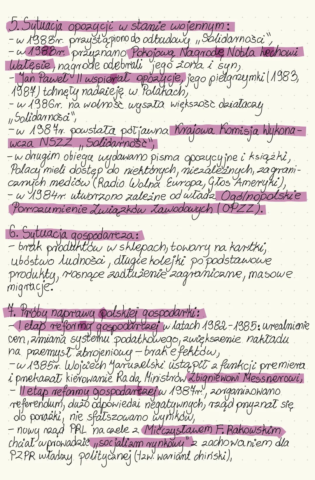 Stan wojenny
w Polsce
-
1. Wprowadzenie stanu wojennego w Polsce:
w niedziele 13 grudnia w porannym przemó-
wieniu gen. Wojciech Jaruzelski 