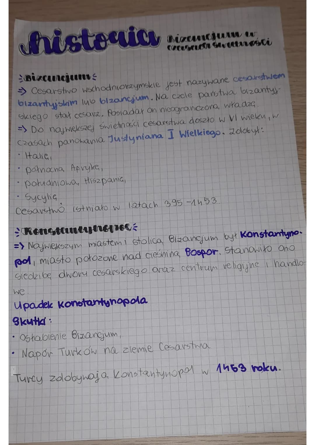 historia
Bizancjums
⇒ Cesarstwo wschodniorzymskie jest nazywane cesarstwem
bizantyjskim lub bizancjum. Na czele państwa lizantyj-
skiego sta