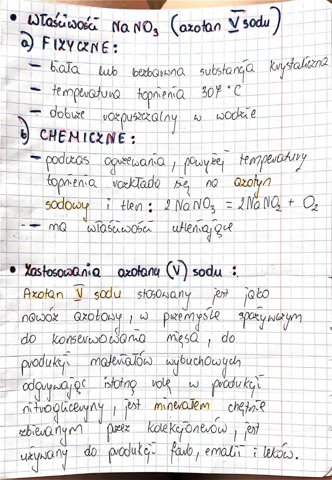 Porównanie właśawości
а
sok i ich zastosowań
• Właściwości Nall (chlorek sodu):
@ FIZYCZNE:
• substança stała
bezbarwnQ
●
dobuze vozpuszcza 