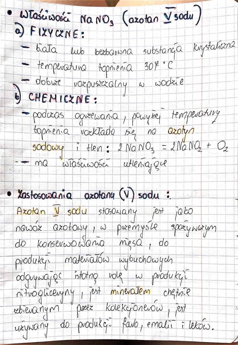 Porównanie właśawości
а
sok i ich zastosowań
• Właściwości Nall (chlorek sodu):
@ FIZYCZNE:
• substança stała
bezbarwnQ
●
dobuze vozpuszcza 
