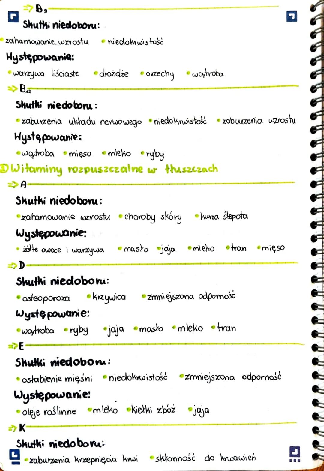 Witaminy
witaminy
Witaminy muszą być dostarczane z pożywieniem, ponieważ w większo
ści nie możemy ich wytworzyć samodzielnie. Zalicza się je